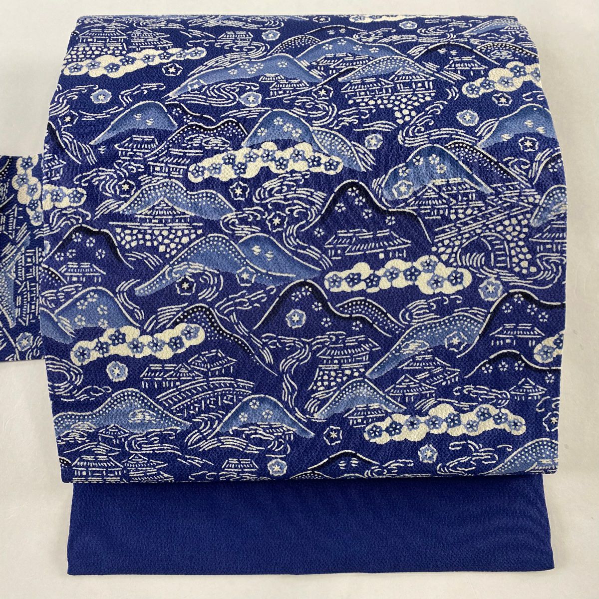 名古屋帯 逸品 栗山吉三郎 落款あり 山並み 建物 縮緬 紺色 正絹|中古