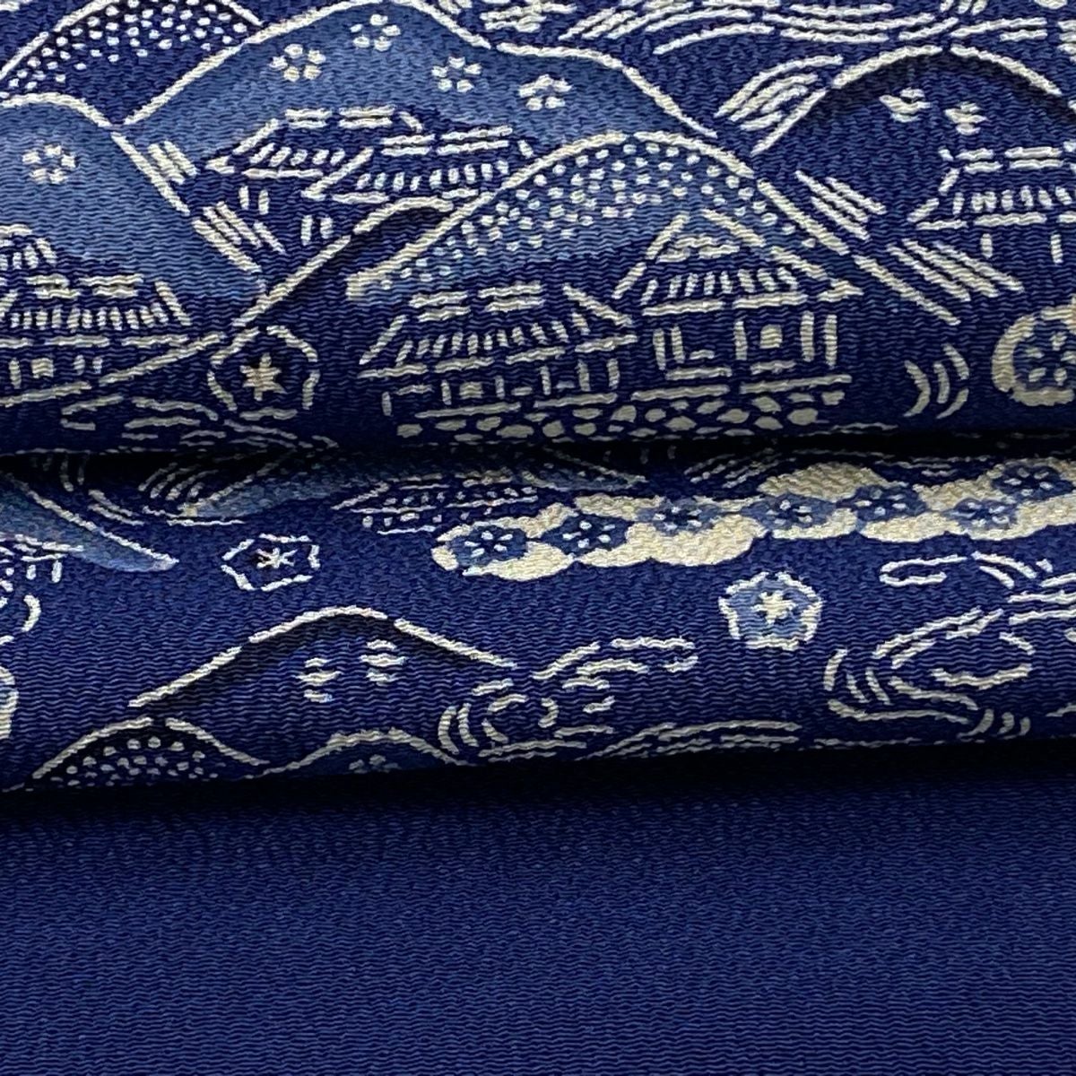 ミ*こ様 正絹　紬　栗山吉三郎作壷模様名古屋帯 藍 名古屋帯 逸品 栗山吉三郎 落款あり 山並み 建物 縮緬 紺色 正絹|中古