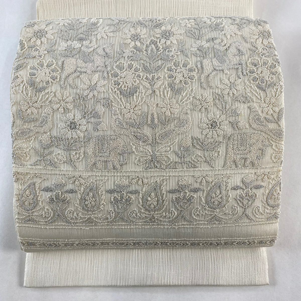 袋帯 名品 夏帯 草花 動物 相良刺繍 白 お太鼓柄 正絹｜中古・古着