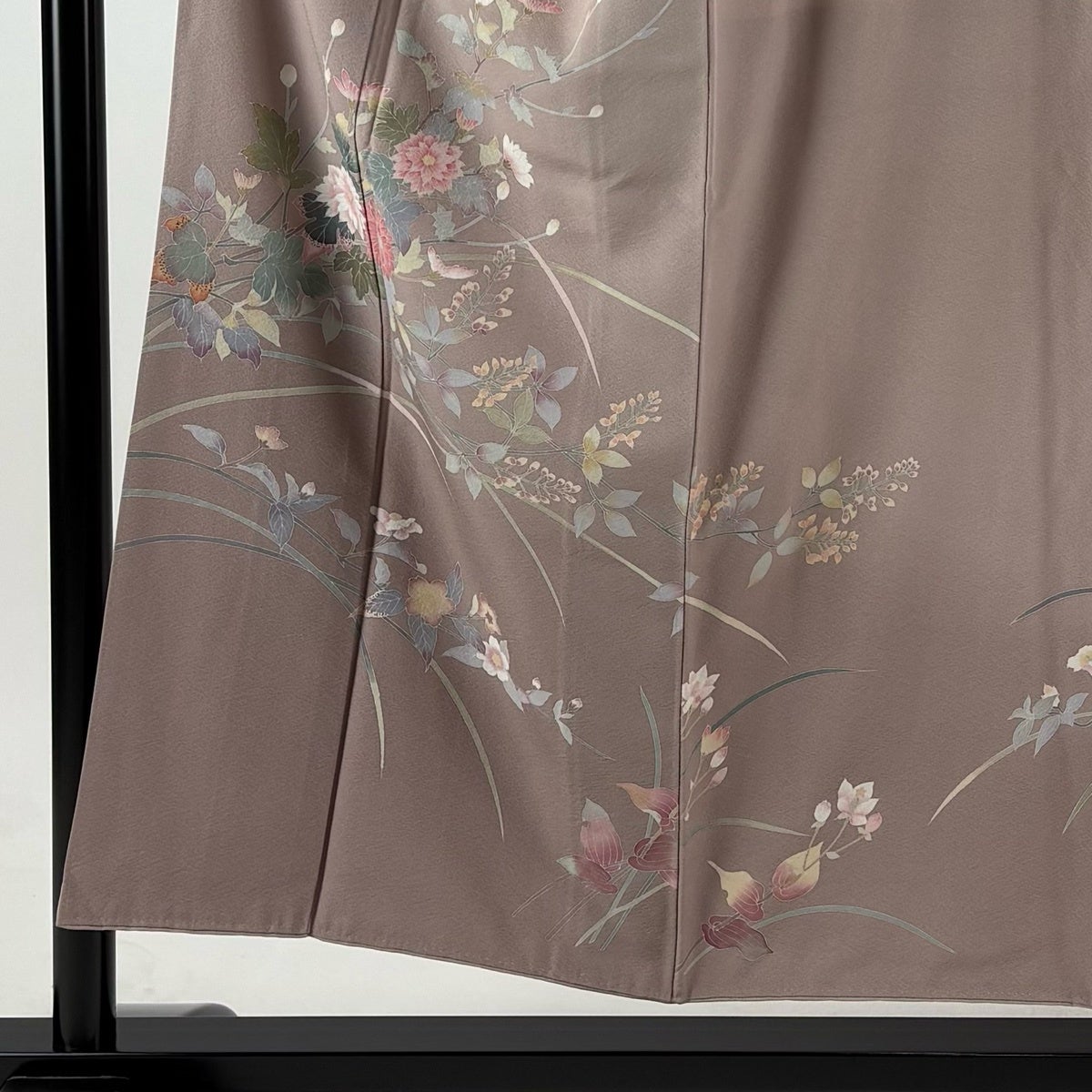 美品】 訪問着 身丈152cm 裄丈64cm M 袷 落款あり 菊 草花 薄小豆 正絹