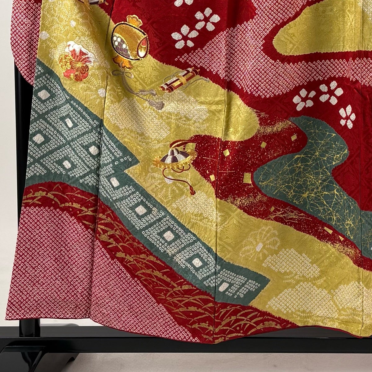 美品】 振袖 身丈155cm 裄丈68.5cm L 袷 宝尽くし 有職文様 刺繍 絞り