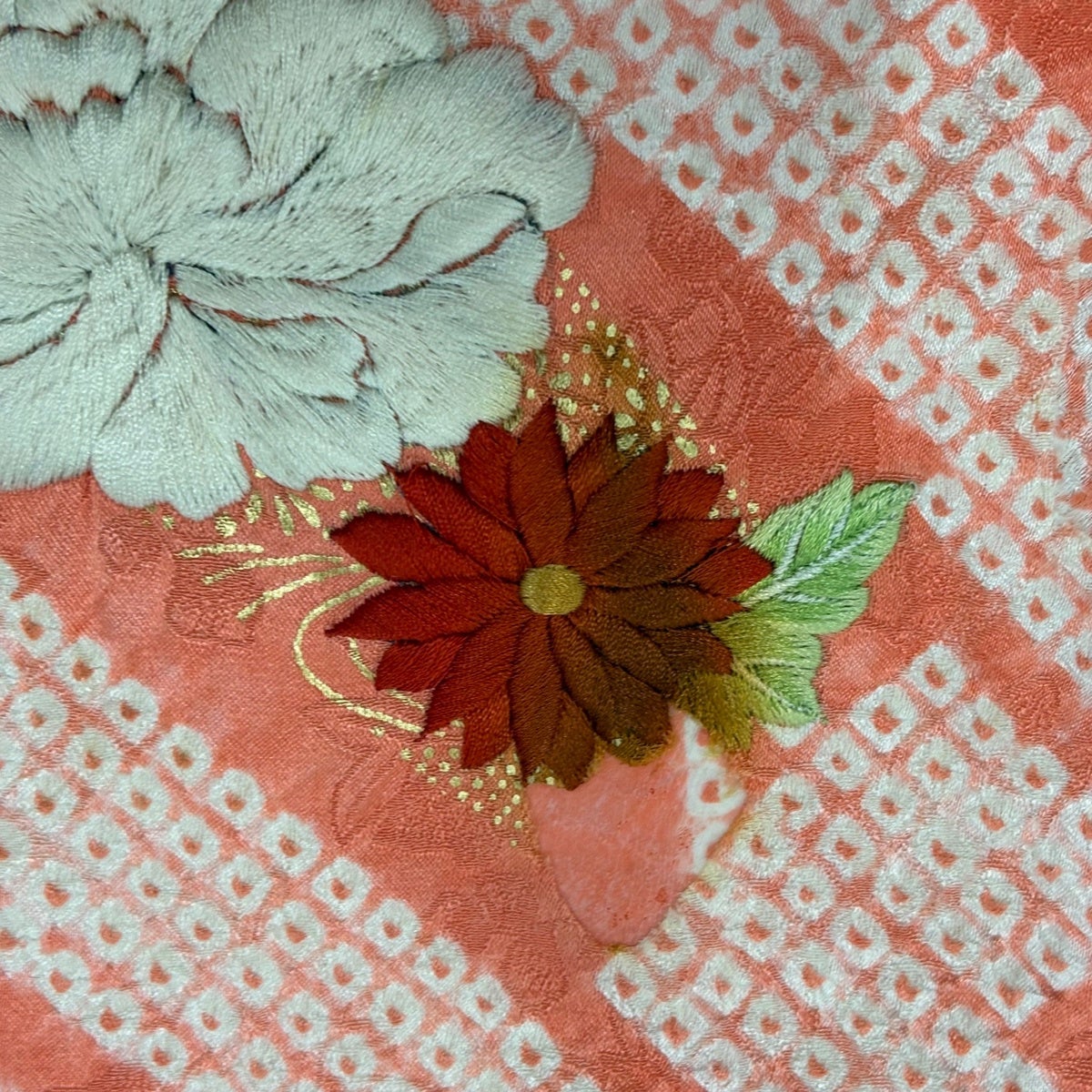 振袖 身丈155cm 裄丈66.5cm M 袷 花籠 七宝 刺繍 絞り サーモンピンク