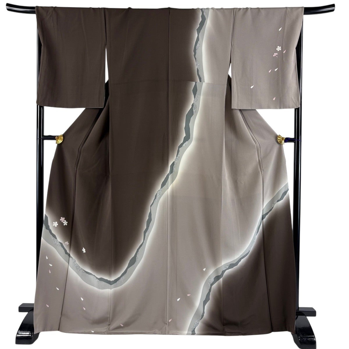 色無地 美品 名品 身丈160cm 裄丈65cm 正絹 【中古】 色無地 身丈158cm 裄丈64cm M 袷 赤紫 正絹 優品 五つ紋｜中古・古着