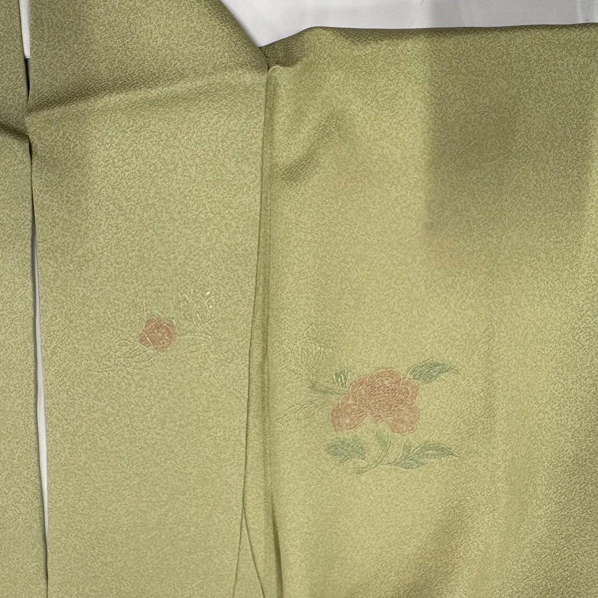く*ん様 訪問着 付下げ 縮緬 濃い深緑 花文様の金糸の刺繍 着物のみ 裄長 美品】 付下げ 身丈155.5cm 裄丈64.5cm M 袷 草花 金糸 刺繍 薄緑 正絹