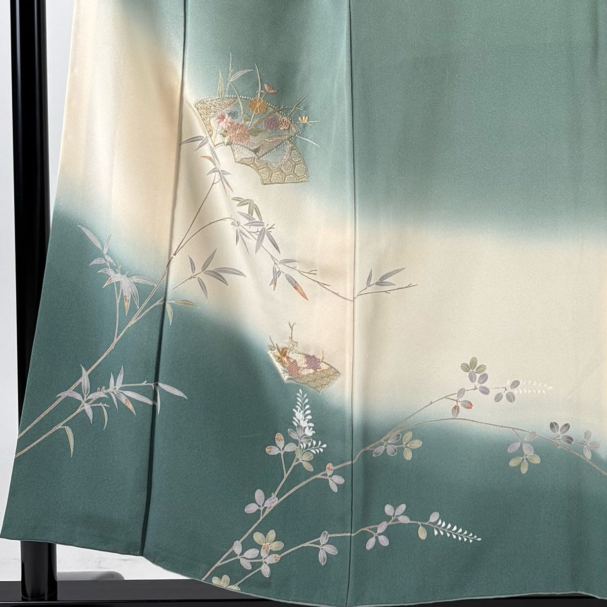 訪問着 身丈155cm 裄丈62.5cm S 袷 扇面 草花 刺繍 染め分け 灰緑 正絹