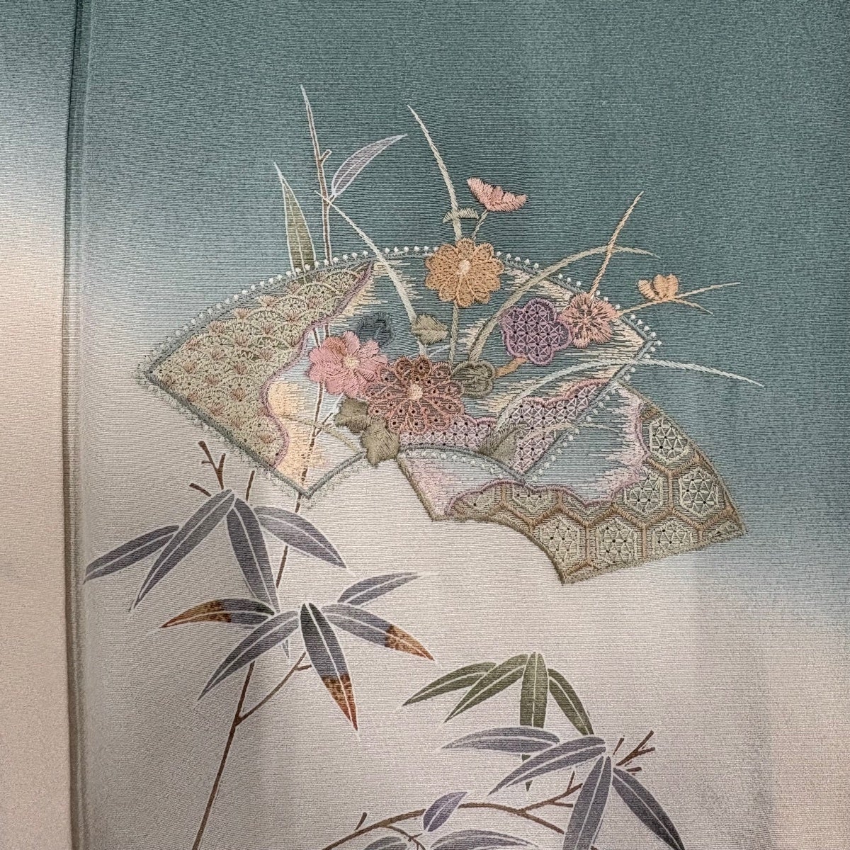 訪問着 身丈155cm 裄丈62.5cm S 袷 扇面 草花 刺繍 染め分け 灰緑 正絹
