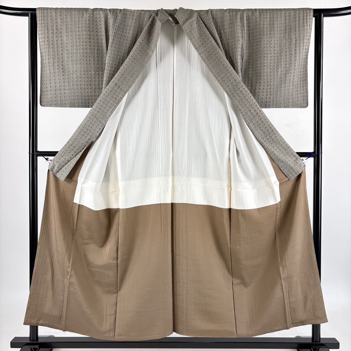 美品】 小紋 身丈153cm 裄丈62cm S 袷 紬地 縦縞 灰緑 正絹 秀品｜中古