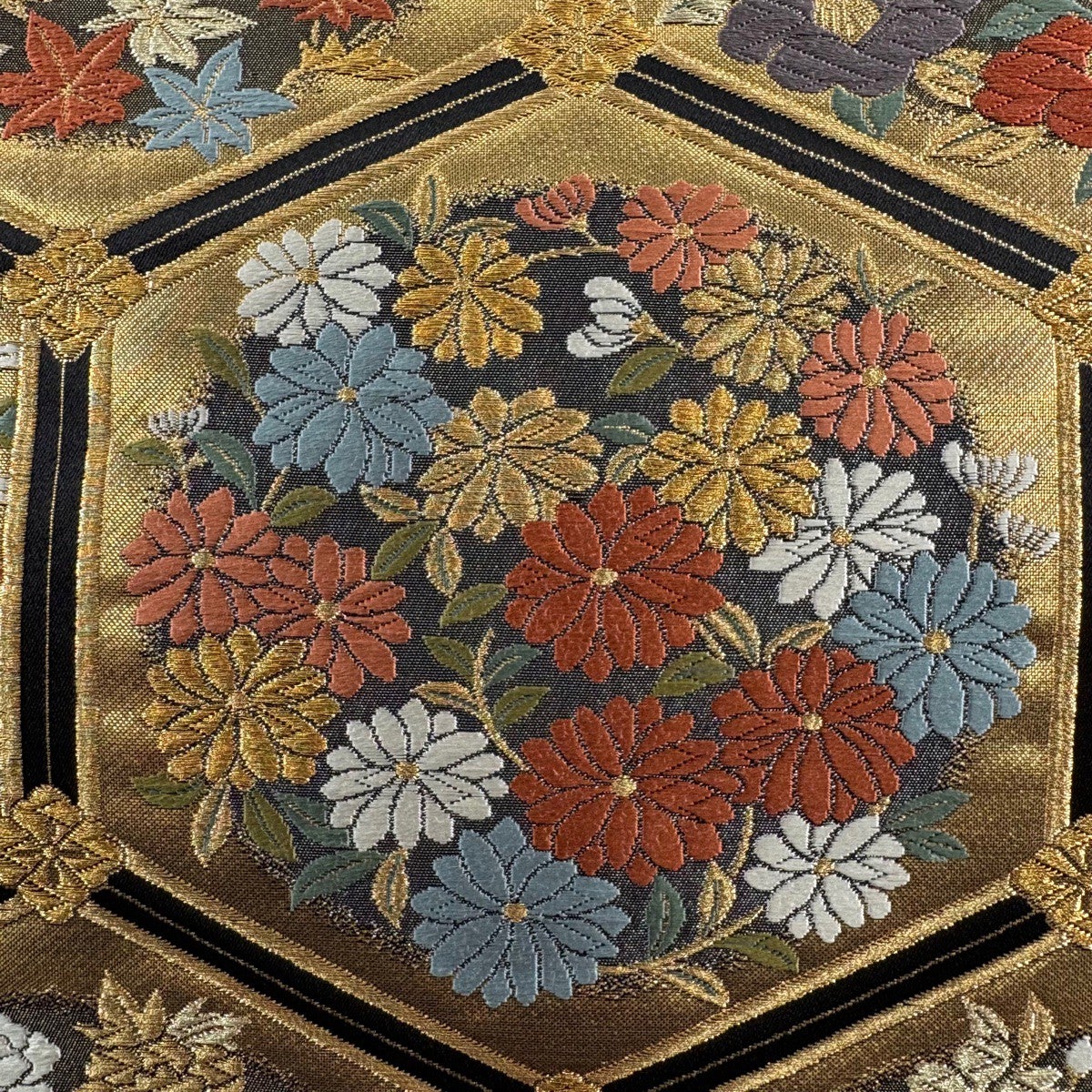 美品】 袋帯 秀品 亀甲 草花 金糸 箔 黒 六通 正絹｜中古・古着