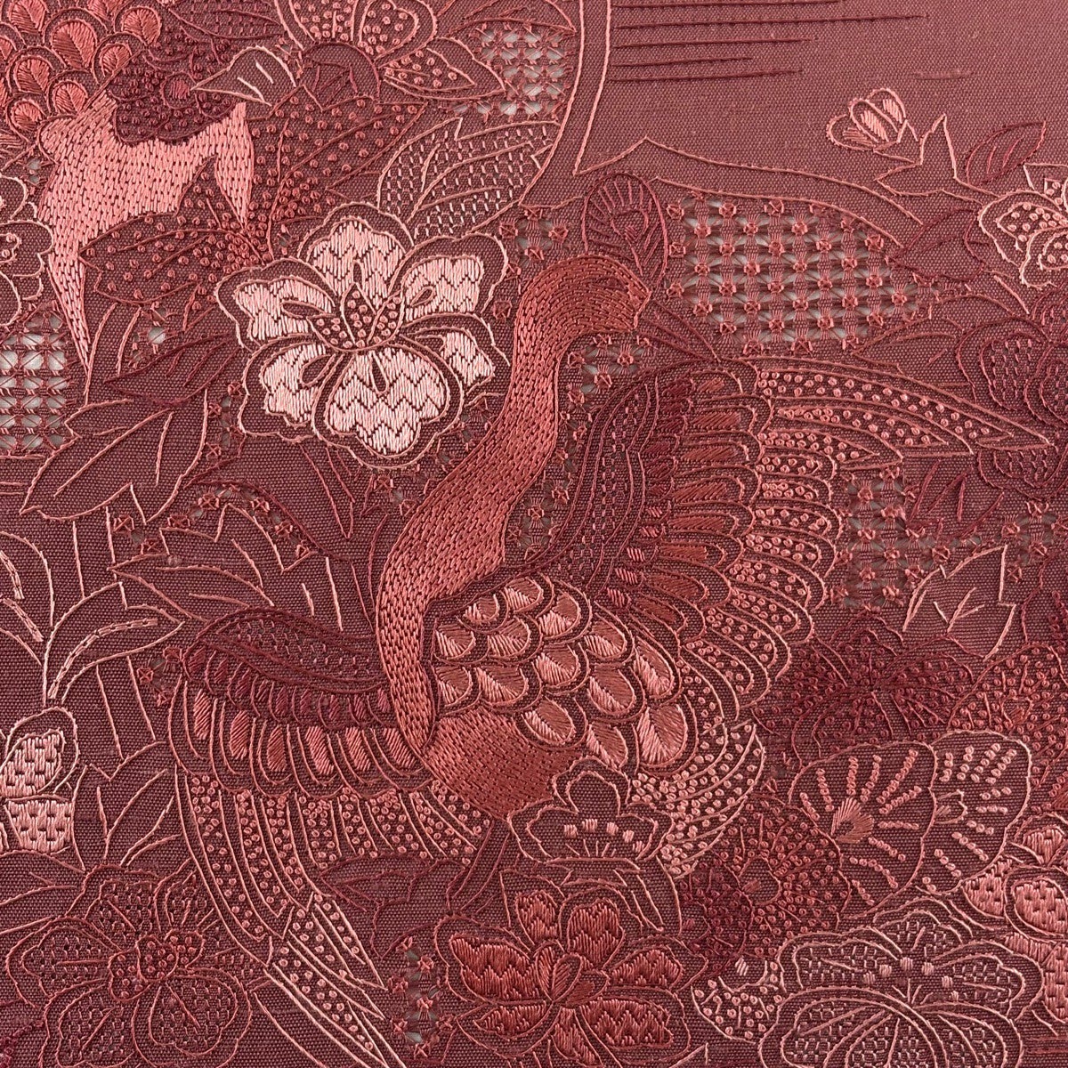 美品】 名古屋帯 秀品 紬地 孔雀 草花 刺繍 赤紫 正絹｜中古・古着