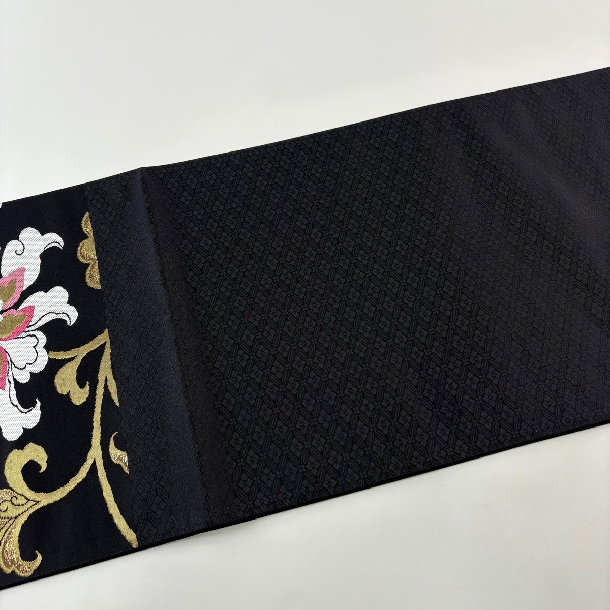 美品】 袋帯 秀品 花唐草 金糸 黒 六通 正絹｜中古・古着・リサイクル