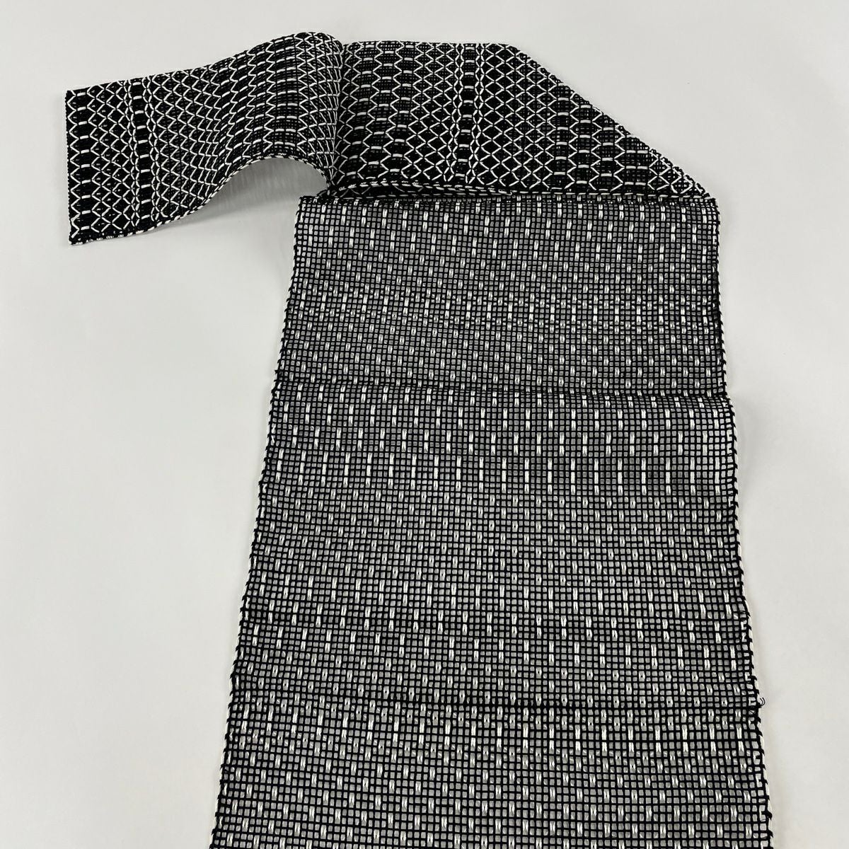 名古屋帯 美品 秀品 夏帯 羅 八寸名古屋帯 松葉仕立て 幾何学模様 黒