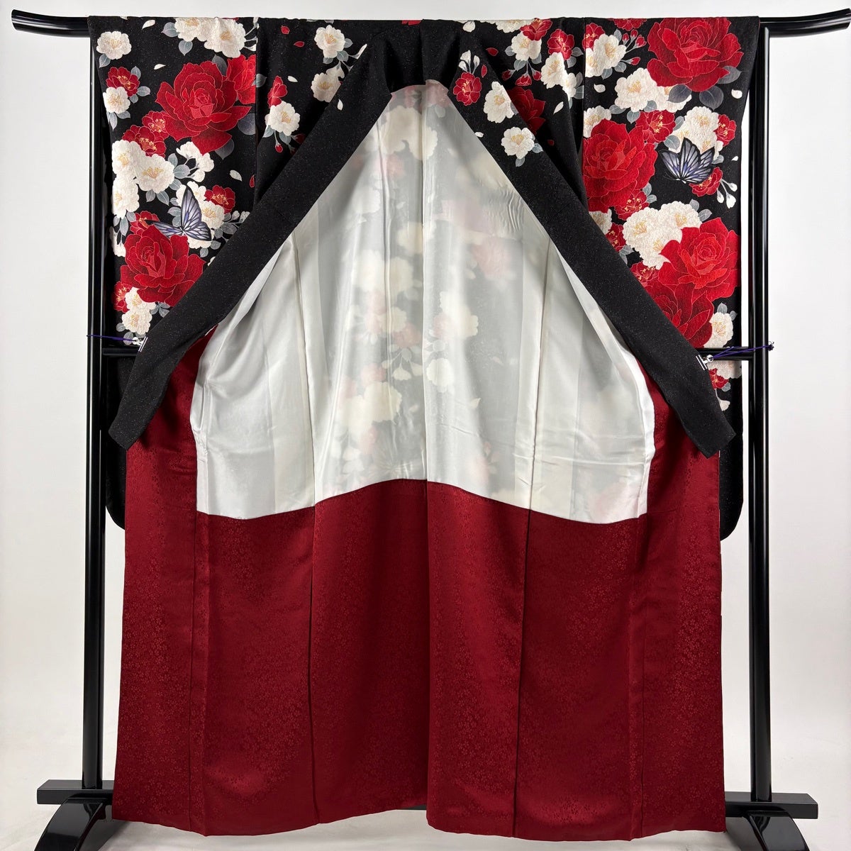 美品】 振袖 身丈161cm 裄丈66cm M 袷 薔薇 蝶 刺繍 銀通し 黒 正絹