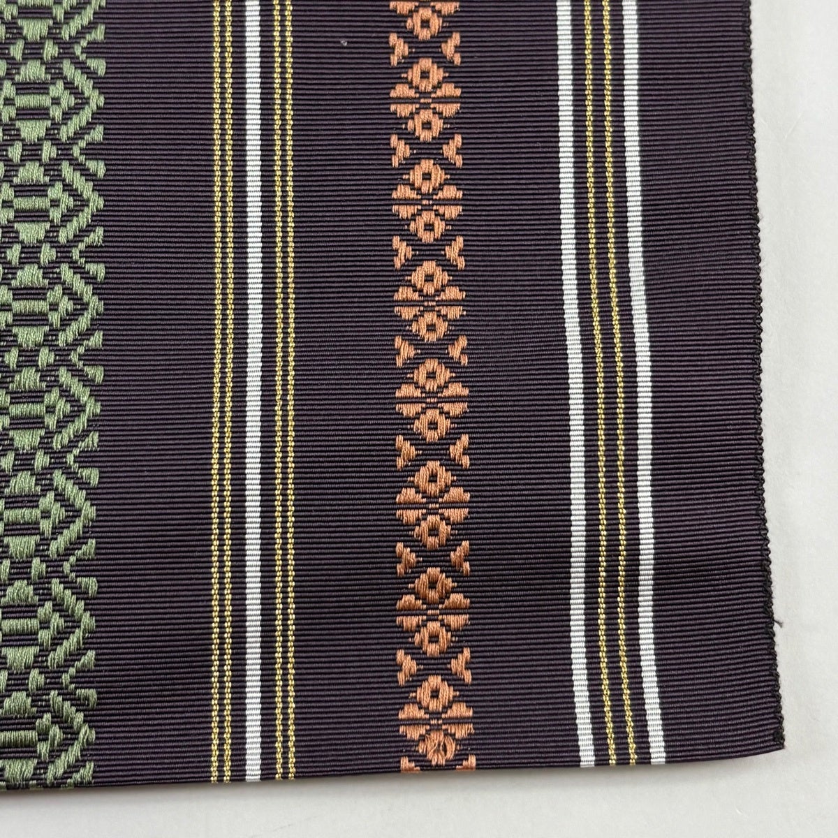 名古屋帯 縦柄葉模様 縮緬 生成色 O-4881 名古屋帯 逸品 証紙あり 博多織 松葉仕立て 八寸名古屋帯 献上柄 箔