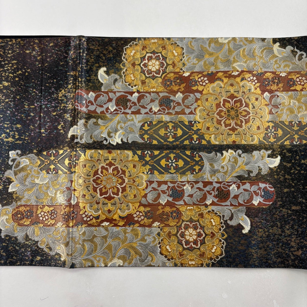 袋帯 名品 華文 花唐草 螺鈿 金彩 灰色 お太鼓柄 正絹｜中古・古着