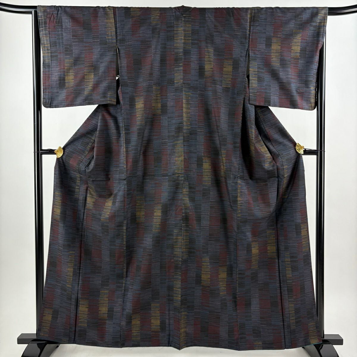 紬 身丈162.5cm 裄丈66.5cm 正絹 秀品 【中古】 美品】 紬 身丈162.5cm 裄丈66.5cm M 袷 やまと 雪輪 亀甲絣 青紫 正絹
