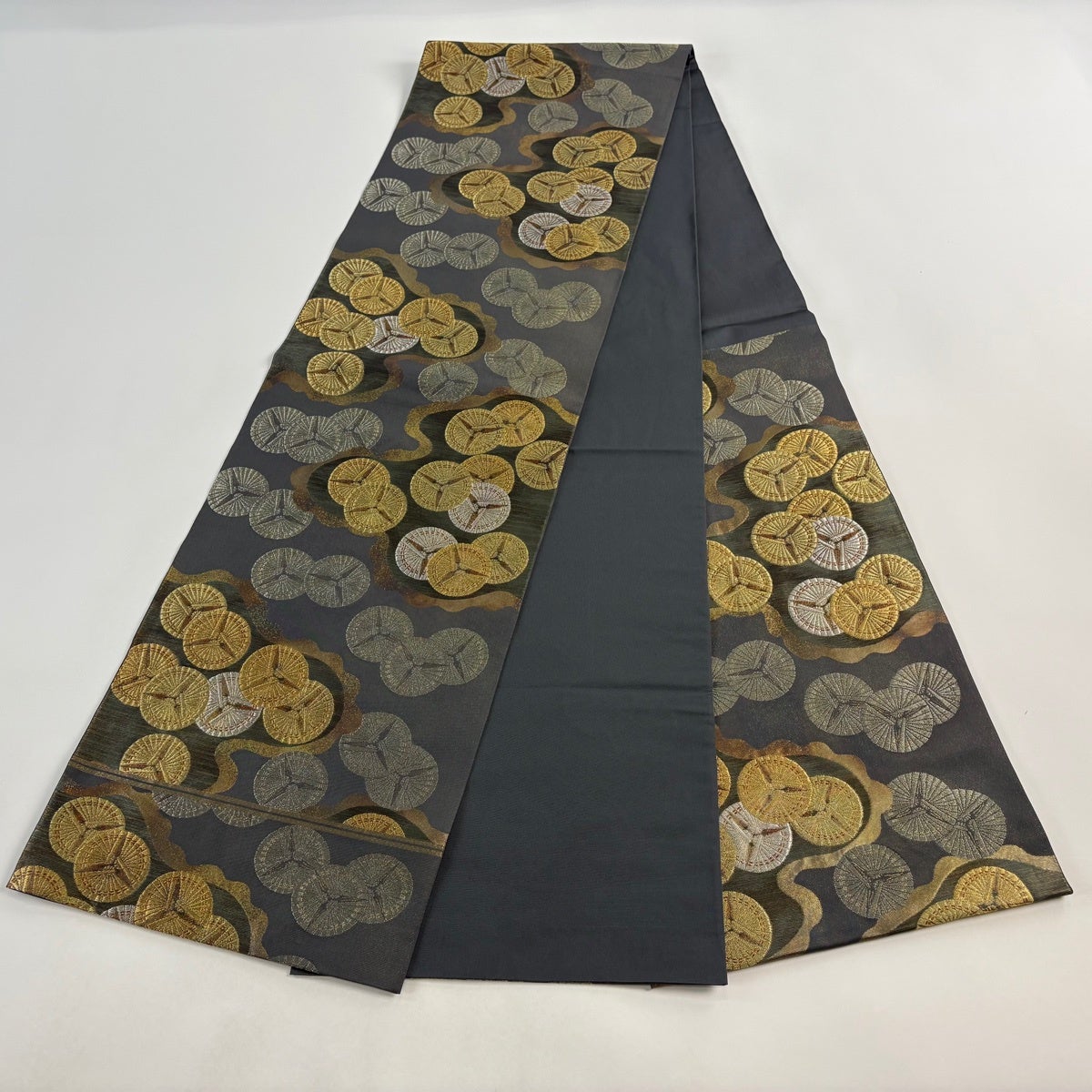 袋帯 名品 川島織物 落款あり 桧扇 霞 箔 金銀糸 灰色 六通 正絹｜中古