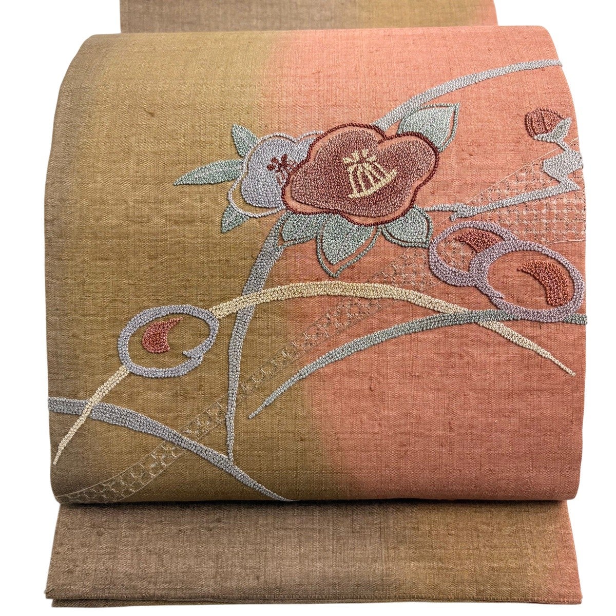 相良刺繍 汕頭刺繍 名古屋帯 紬地 グリーン 正絹 開き名古屋帯 秀品 関西仕立て 紬地 椿 芝 相良刺繍 汕頭刺繍 薄黄土色