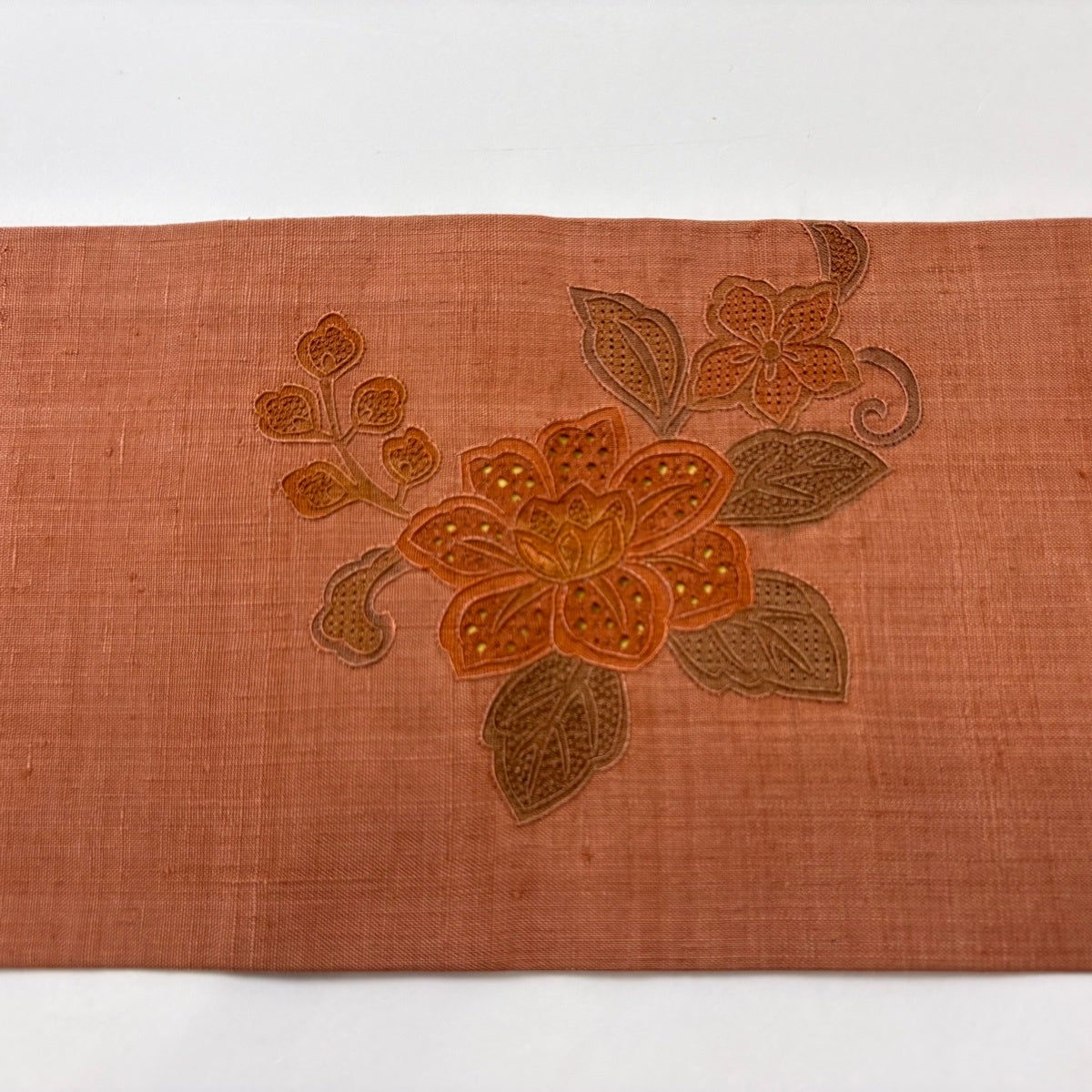 ハロウィンクーポン対象】 名古屋帯 秀品 紬地 花唐草 鳥 刺繍 赤茶