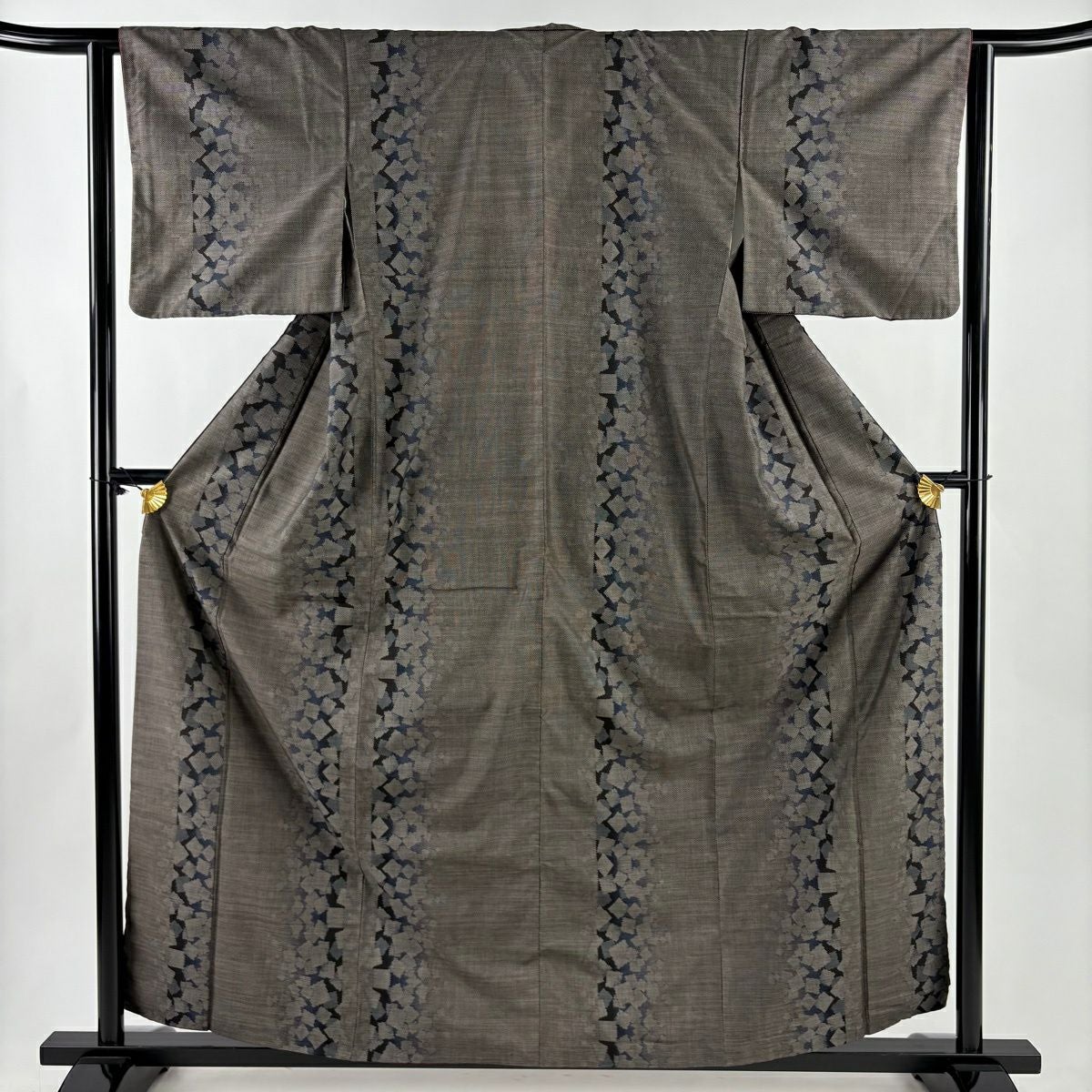 紬 身丈160cm 裄丈67cm M 袷 縞 灰色 正絹 秀品｜中古・古着