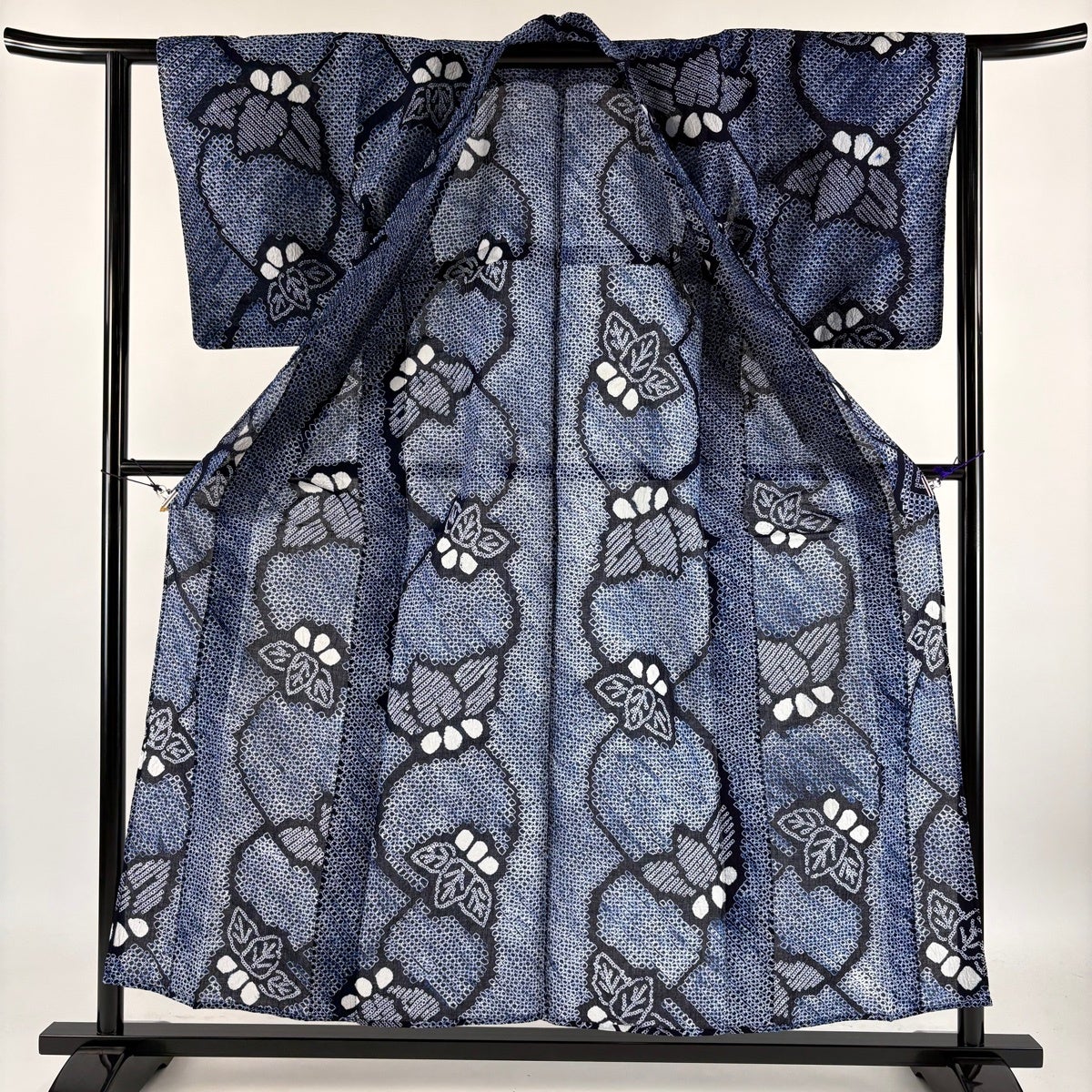 美品】 浴衣 身丈155cm 裄丈61cm S 絞り浴衣 桐 幾何学 紺色 綿 名品