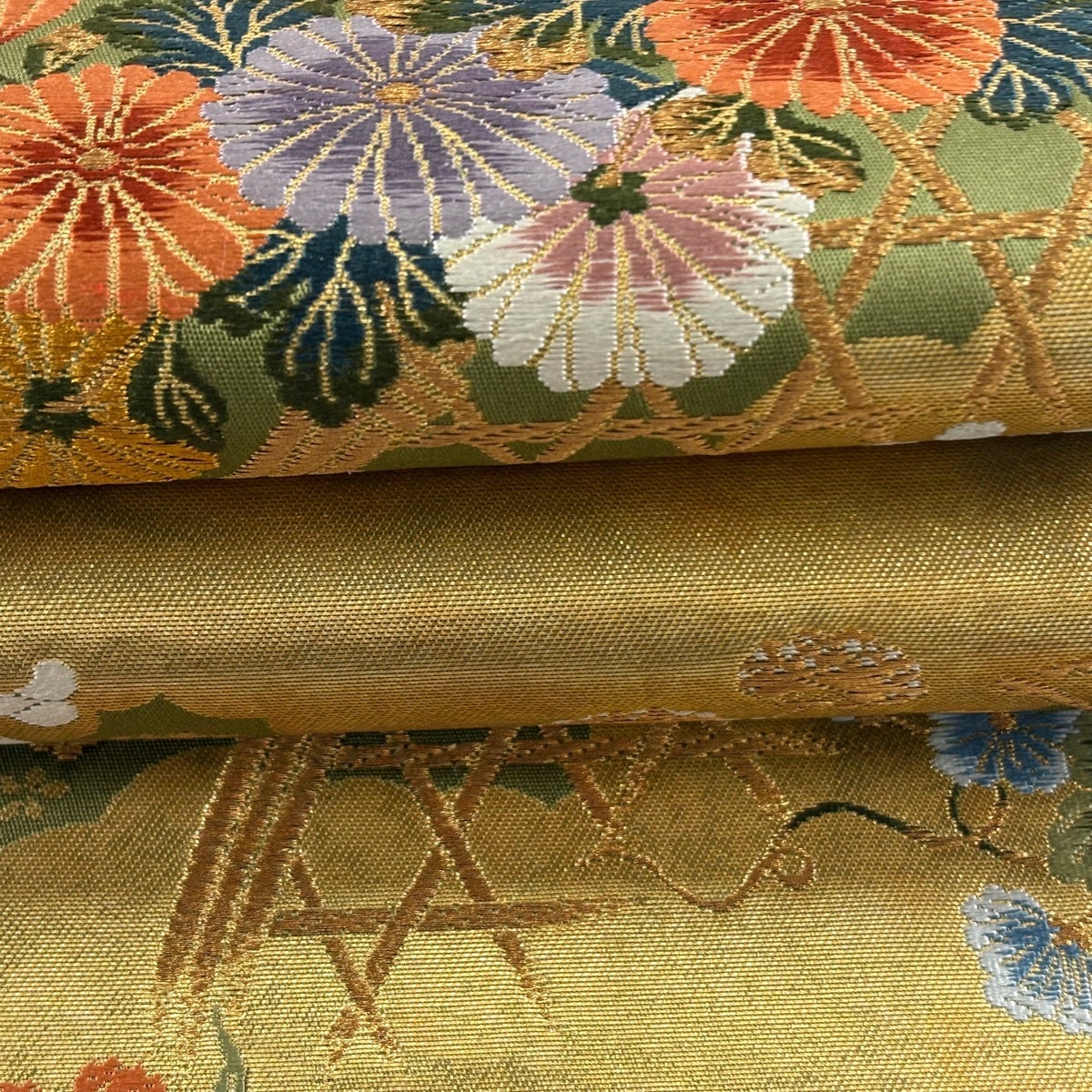 美品】 袋帯 秀品 蝶 草花 金糸 箔 金色 六通 正絹｜中古・古着