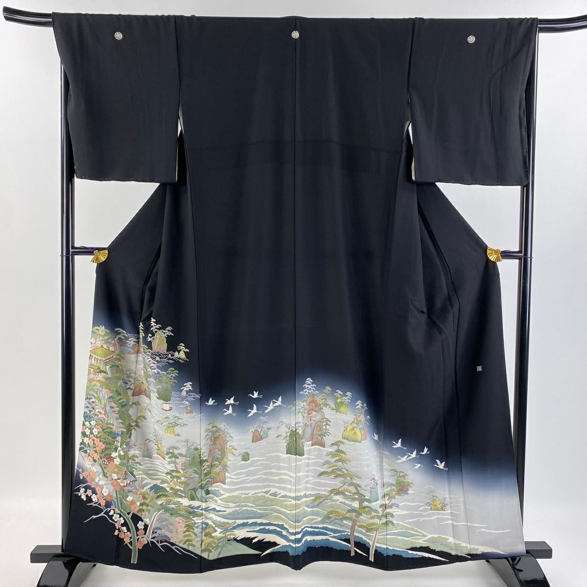 黒留袖 四点セット 銀刺繍 身丈159cm 黒留袖 身丈159cm 裄丈67cm M 袷 落款あり 水辺の風景 松梅 刺繍 金糸
