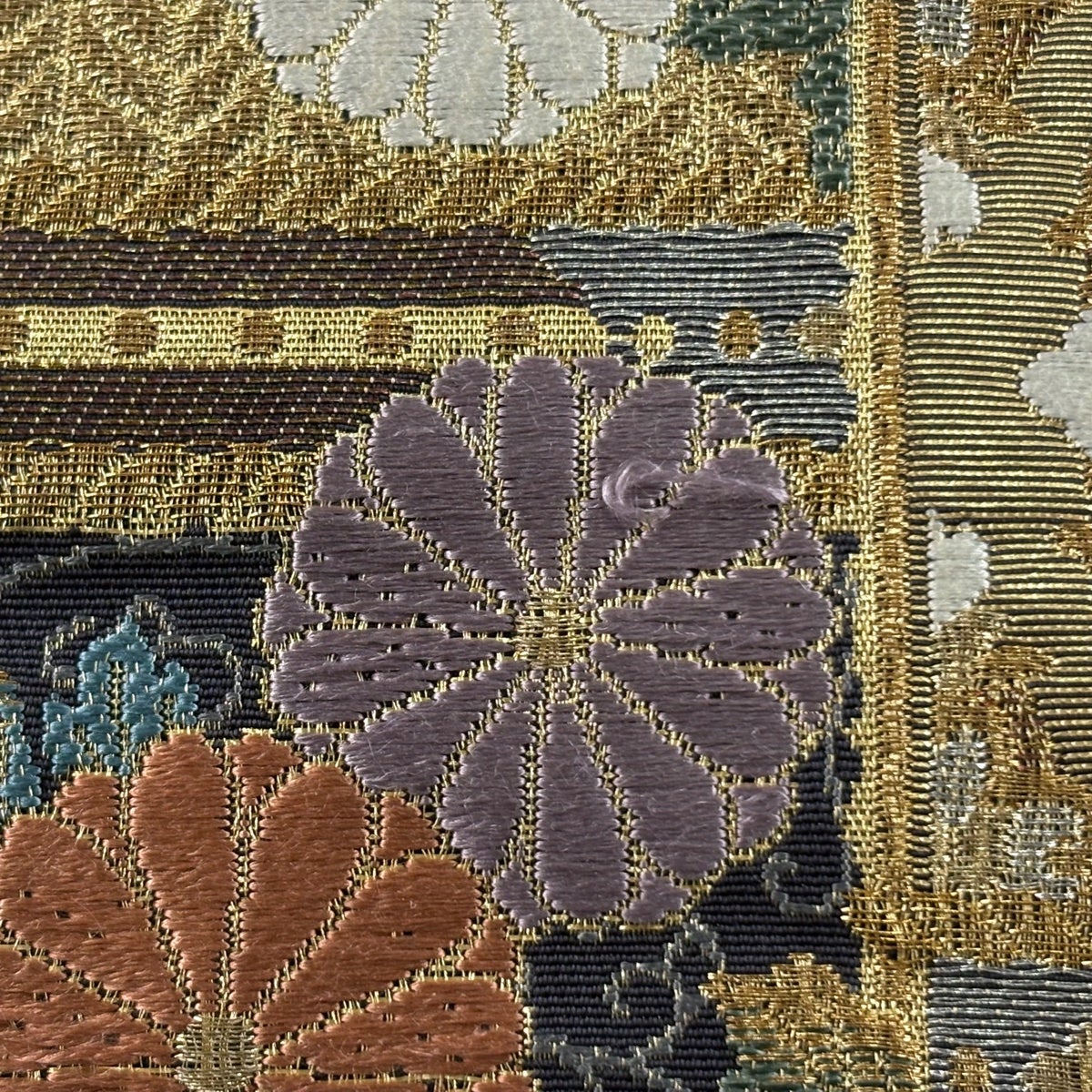 袋帯 秀品 華文 菊 金銀糸 刺繍 金色 お太鼓柄 正絹｜中古・古着