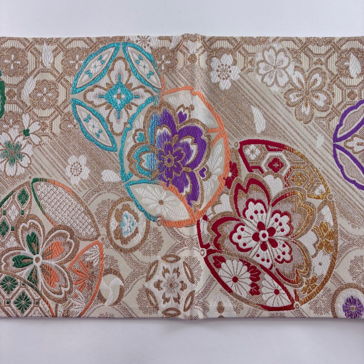 美品】 袋帯 秀品 振袖向き 桜 雪輪 金糸 箔 クリーム 六通 正絹｜中古