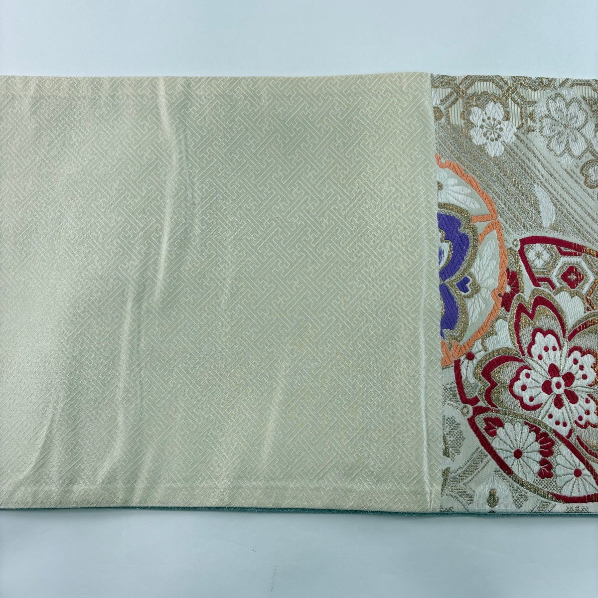 美品】 袋帯 秀品 振袖向き 桜 雪輪 金糸 箔 クリーム 六通 正絹|中古 美品】 袋帯 秀品 振袖向き 桜 雪輪 金糸 箔 クリーム 六通 正絹|中古