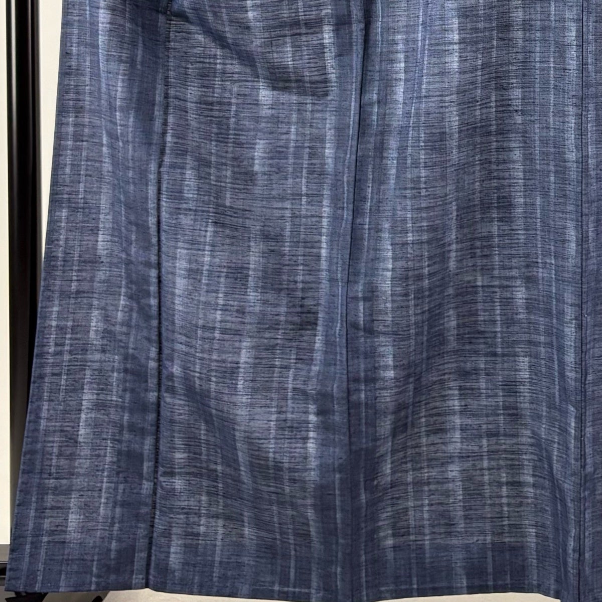 美品】 紬 身丈161.5cm 裄丈66cm M 単衣 縞 幾何学 紺色 正絹 秀品