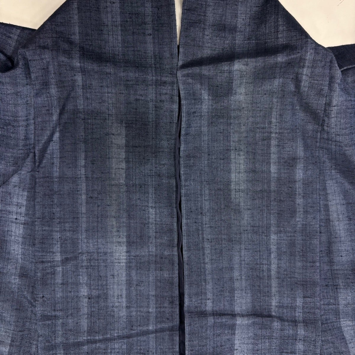 美品】 紬 身丈161.5cm 裄丈66cm M 単衣 縞 幾何学 紺色 正絹 秀品