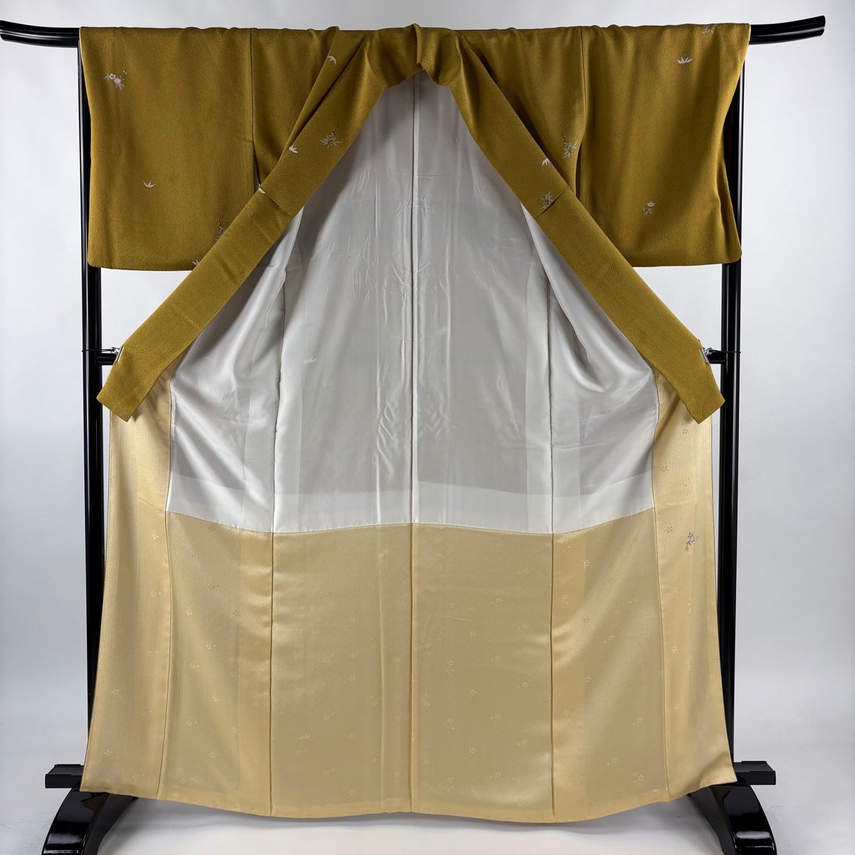 【美品】 小紋 身丈165cm 裄丈67.5cm 化繊 名品 【中古】 小紋 身丈165cm 裄丈69.5cm L 薄物 絽 吹き寄せ 芝 焦茶色 正絹 秀品