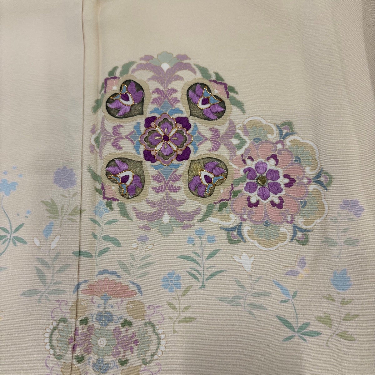 よ*ぴ様 訪問着 花柄刺繍 クリーム色　裄丈70㎝　身丈170㎝＋長襦袢セット 訪問着 身丈166cm 裄丈66cm M 袷 帝王紫 落款あり 華文 草花 刺繍 金糸