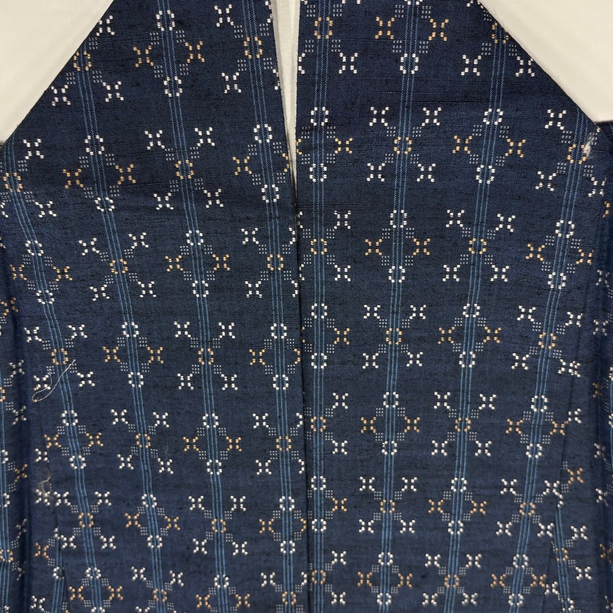 美品】 紬 身丈164.5cm 裄丈65.5cm M 袷 花織紬 証紙あり 縦縞 幾何学