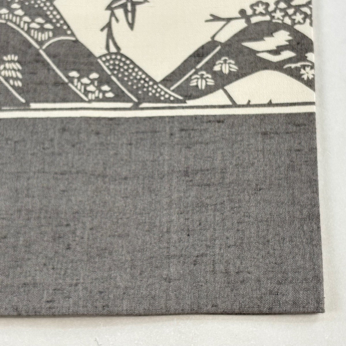 B 正絹　名古屋帯　反物　着物　和装　栗山吉三郎　未仕立て　縮緬　グレー 美品】 名古屋帯 逸品 栗山吉三郎 落款あり 山並み 紅葉 クリーム 正絹