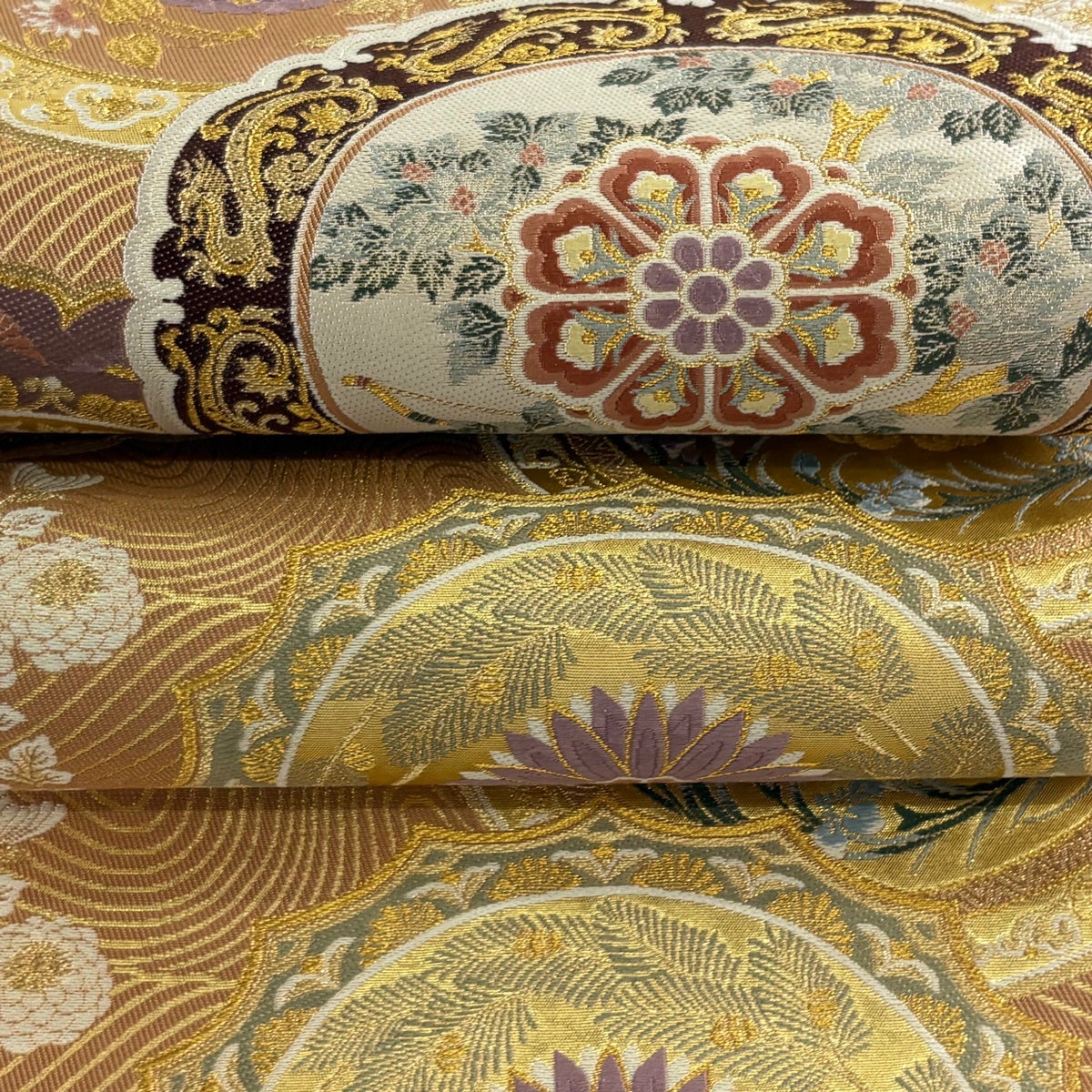 美品】 袋帯 逸品 証紙あり 絵皿紋 草花 箔 金糸 金色 六通 正絹｜中古