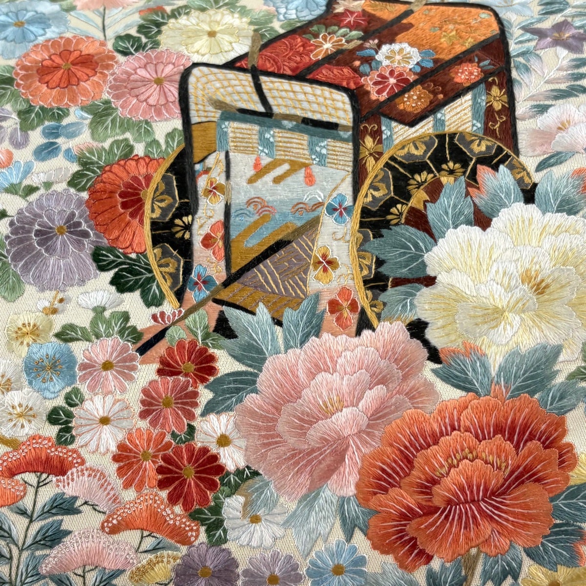 袋帯 逸品 落款あり 雪英導 御所車 草花 蘇州刺繍 箔 金色 お太鼓柄