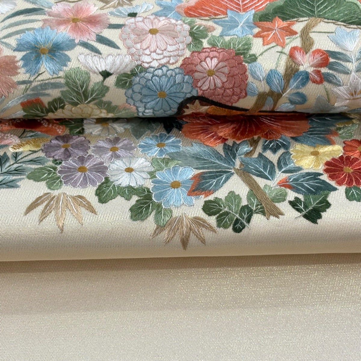 袋帯 逸品 落款あり 雪英導 御所車 草花 蘇州刺繍 箔 金色 お太鼓柄