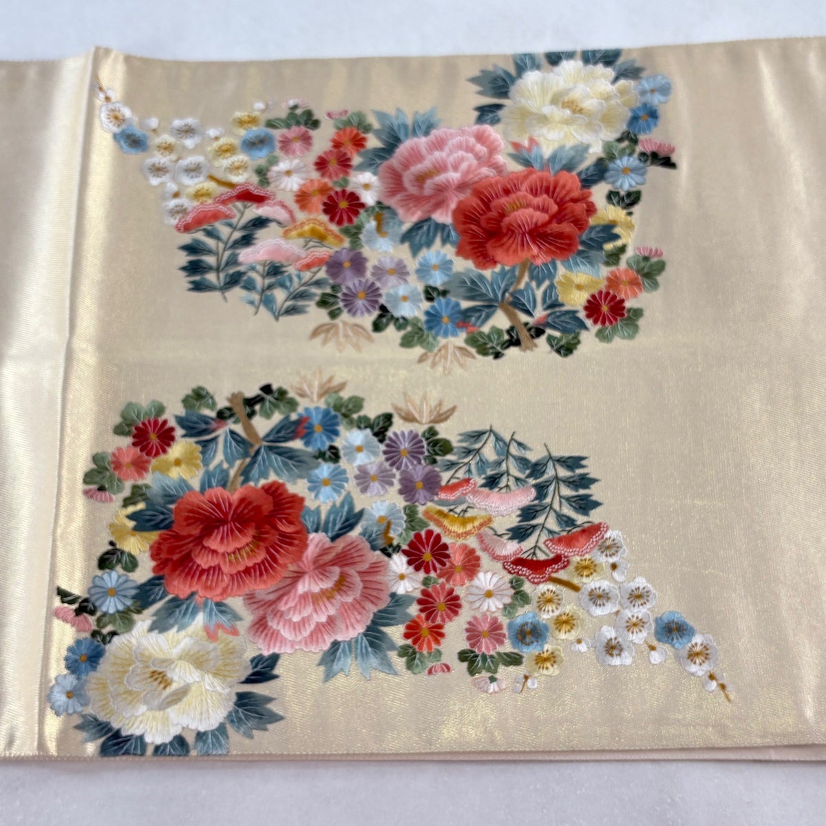 袋帯 逸品 落款あり 雪英導 御所車 草花 蘇州刺繍 箔 金色 お太鼓柄