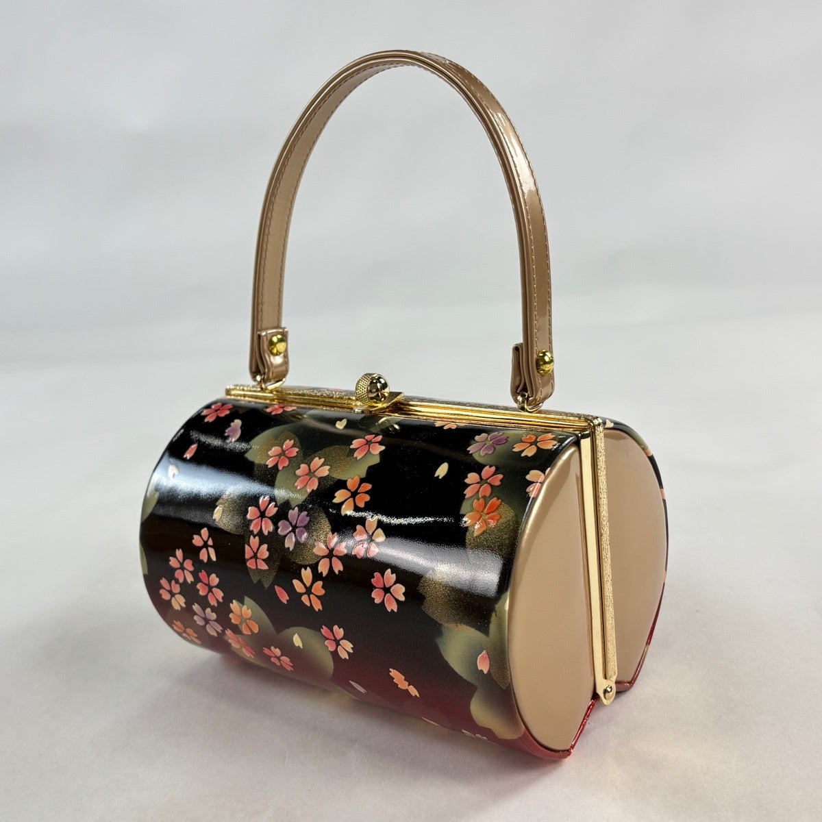 美品】和装バッグ 優品 フォーマル 桜 花びら 金彩 赤黒 エナメル 和装