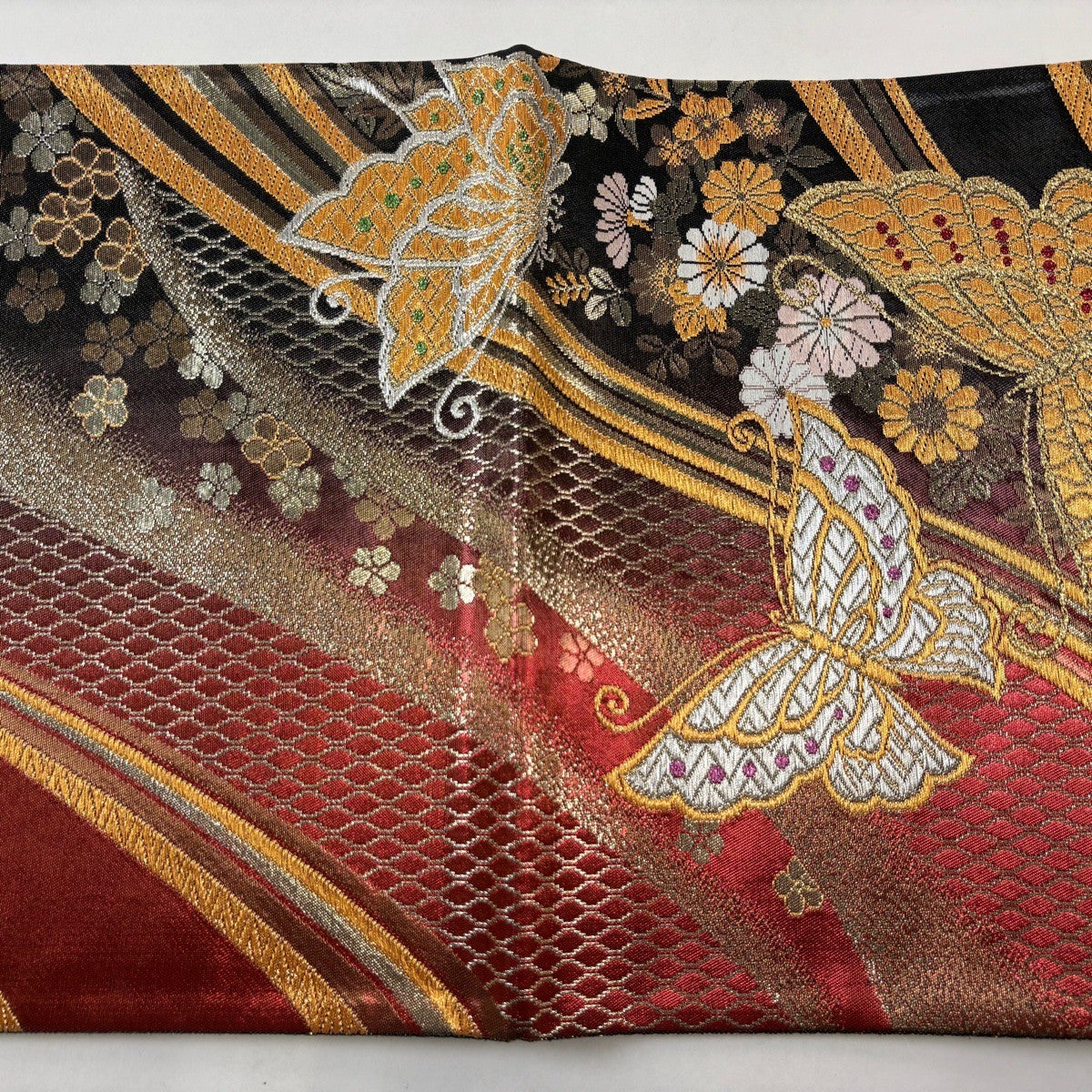 美品】 袋帯 秀品 振袖向き 蝶 菊 金銀糸 箔 赤 六通 正絹｜中古・古着