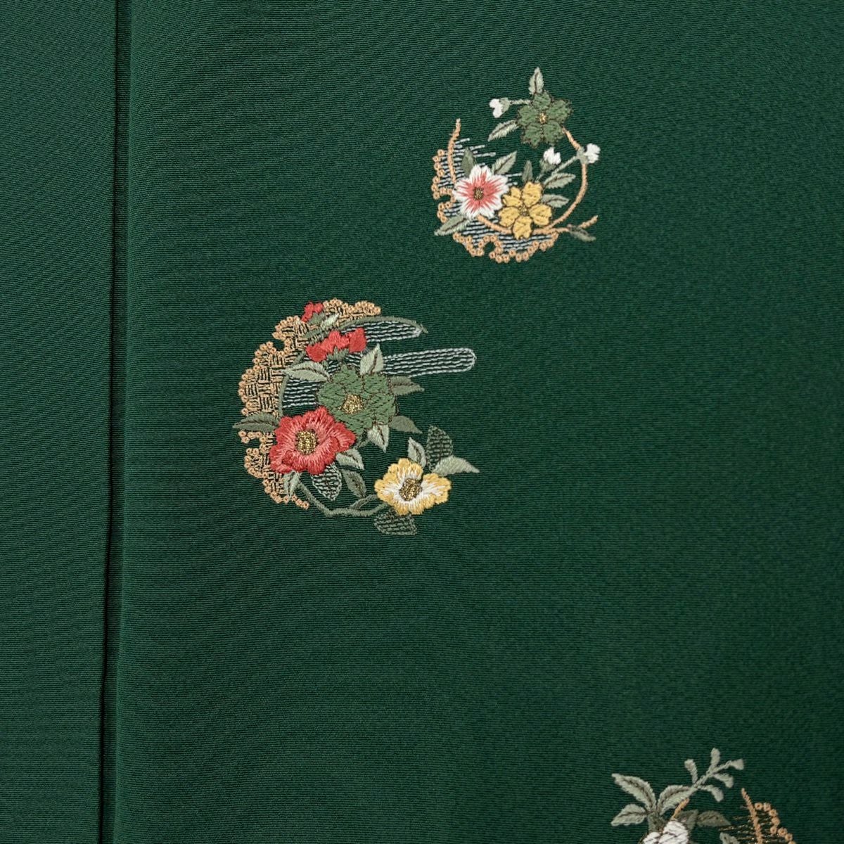 付下げ 身丈163.5cm 裄丈67.5cm L 袷 雪輪 花丸文 刺繍 金糸 深緑 正絹