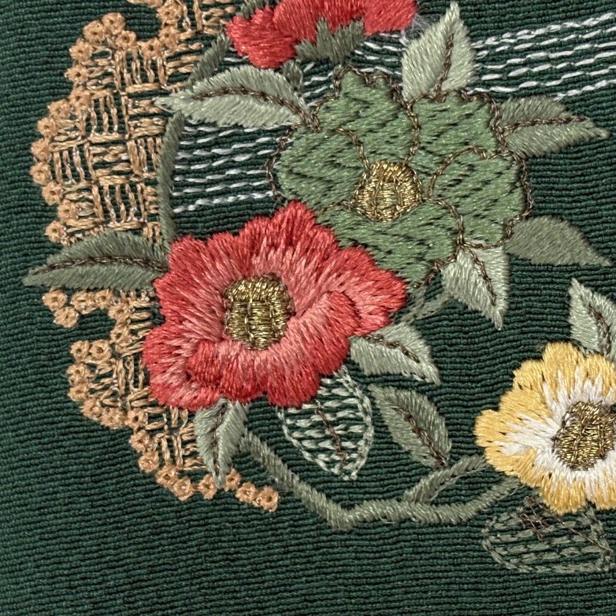 【美品】着物付下げ　総刺繍　雪輪花文　金糸　逸品 付下げ 身丈163.5cm 裄丈67.5cm L 袷 雪輪 花丸文 刺繍 金糸 深緑 正絹