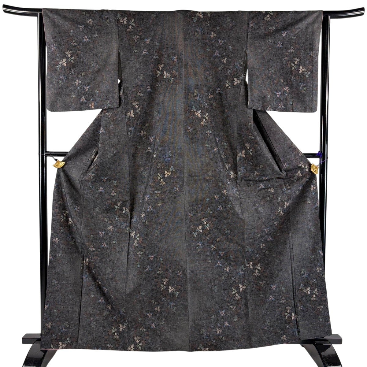 大島紬 身丈164cm 裄丈64cm 正絹 逸品 【中古】 大島紬 身丈164cm 裄丈63cm S 袷 純泥染 証紙あり 樹木 山並み 茶色