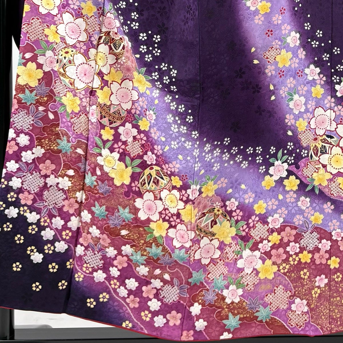 振袖 身丈154cm 裄丈65cm M 袷 鞠 桜 金糸 金彩 濃紫 正絹 名品｜中古
