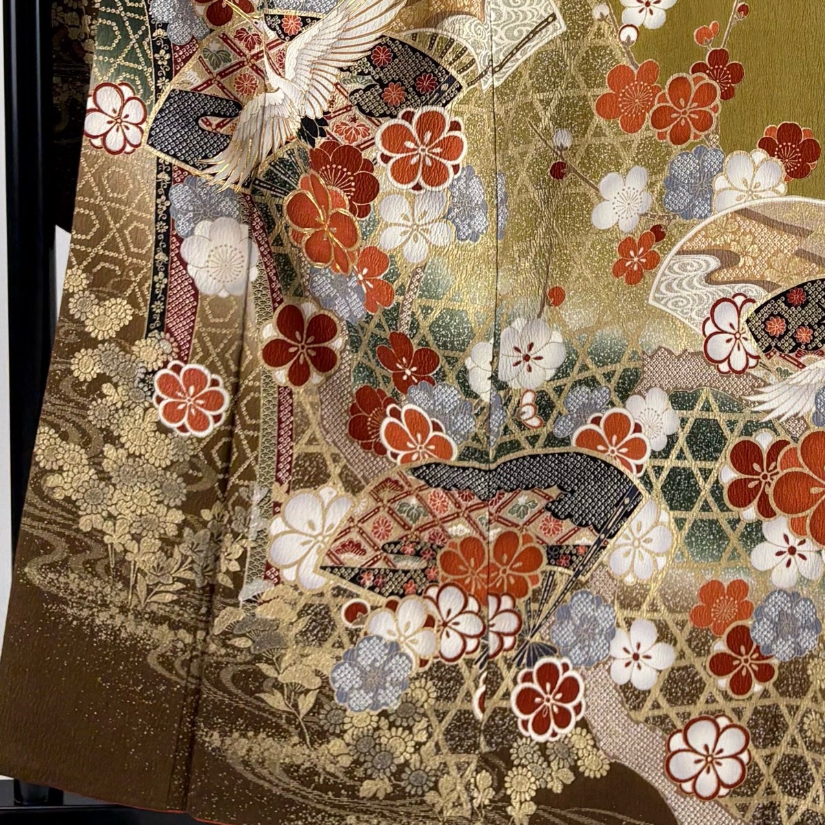 振袖 名品 身丈159.5cm 裄丈62.5cm 正絹 【中古】 振袖 身丈159.5cm 裄丈62.5cm S 袷 菊 熨斗 金糸 絞り 朱色 正絹 秀品