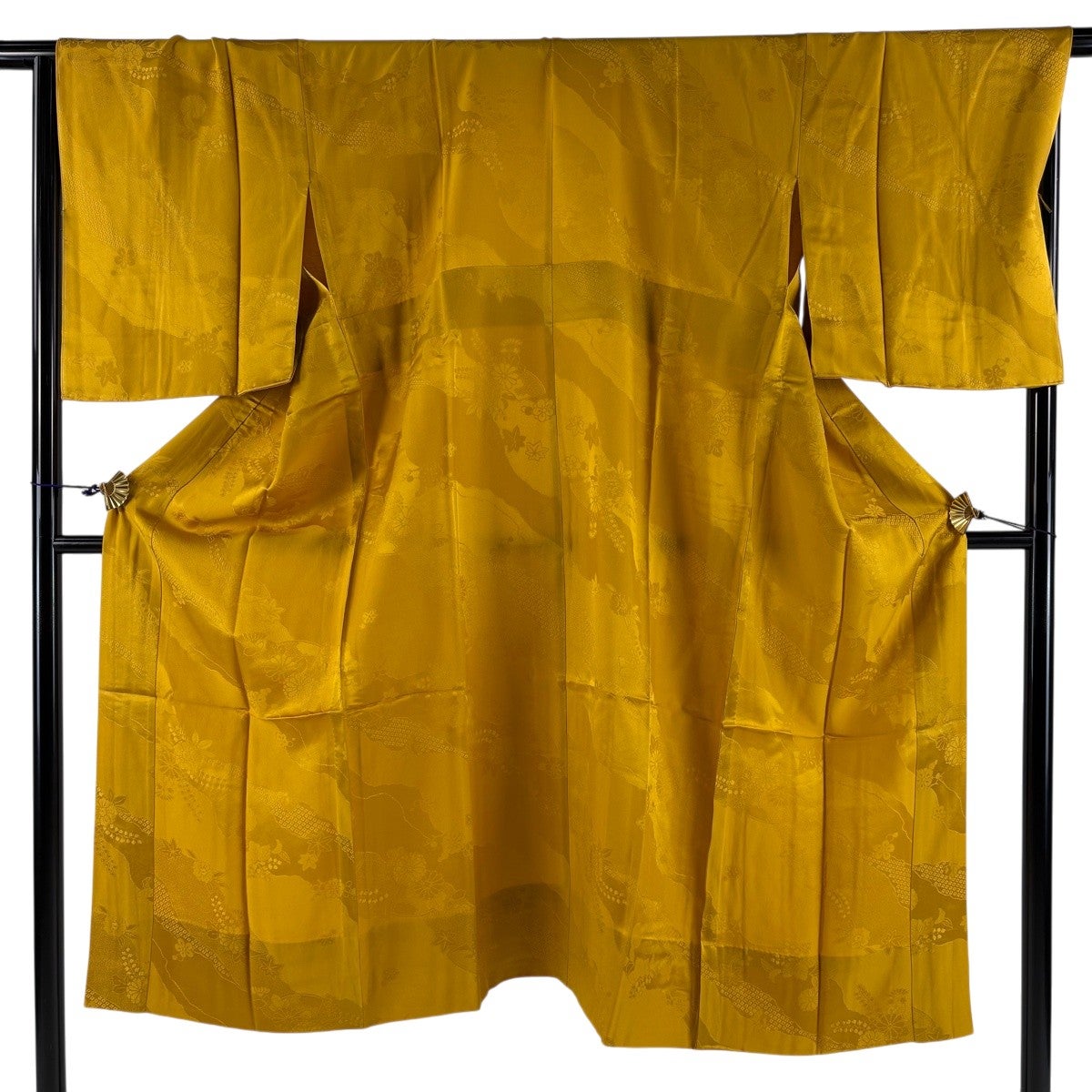美品】 長襦袢 身丈134cm 裄丈68cm L やまと 地紋 山吹色 正絹 秀品 美品】 長襦袢 身丈134cm 裄丈68cm L やまと 地紋 山吹色 正絹 秀品