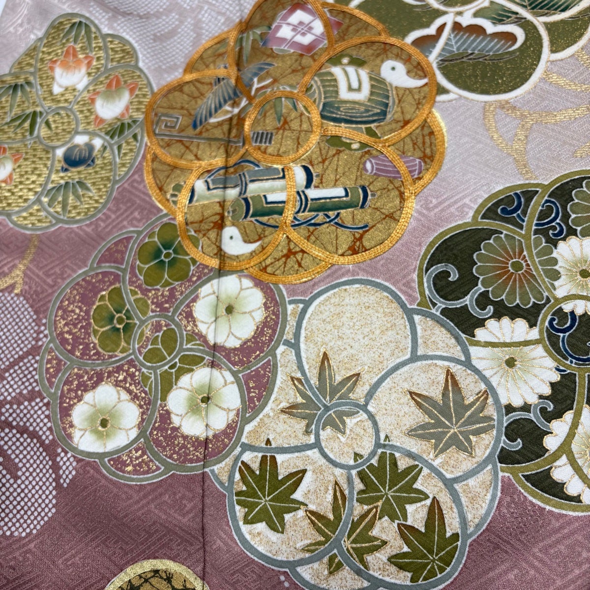 b584 正絹袷　色留袖縫紋　刺繍金彩金箔　鶴　宝尽くし　トールサイズ未使用着物 色留袖 身丈166.5cm 裄丈65.5cm M 袷 梅 宝尽くし 金糸 金彩 薄茶色