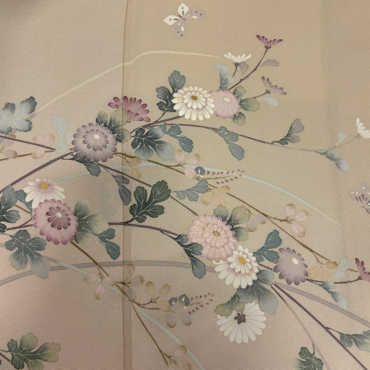 ME156　訪問着　身丈163cm　しつけ糸　残布付き 訪問着 身丈163cm 裄丈63cm S 袷 落款あり 菊 蝶 金糸 ぼかし ベージュ