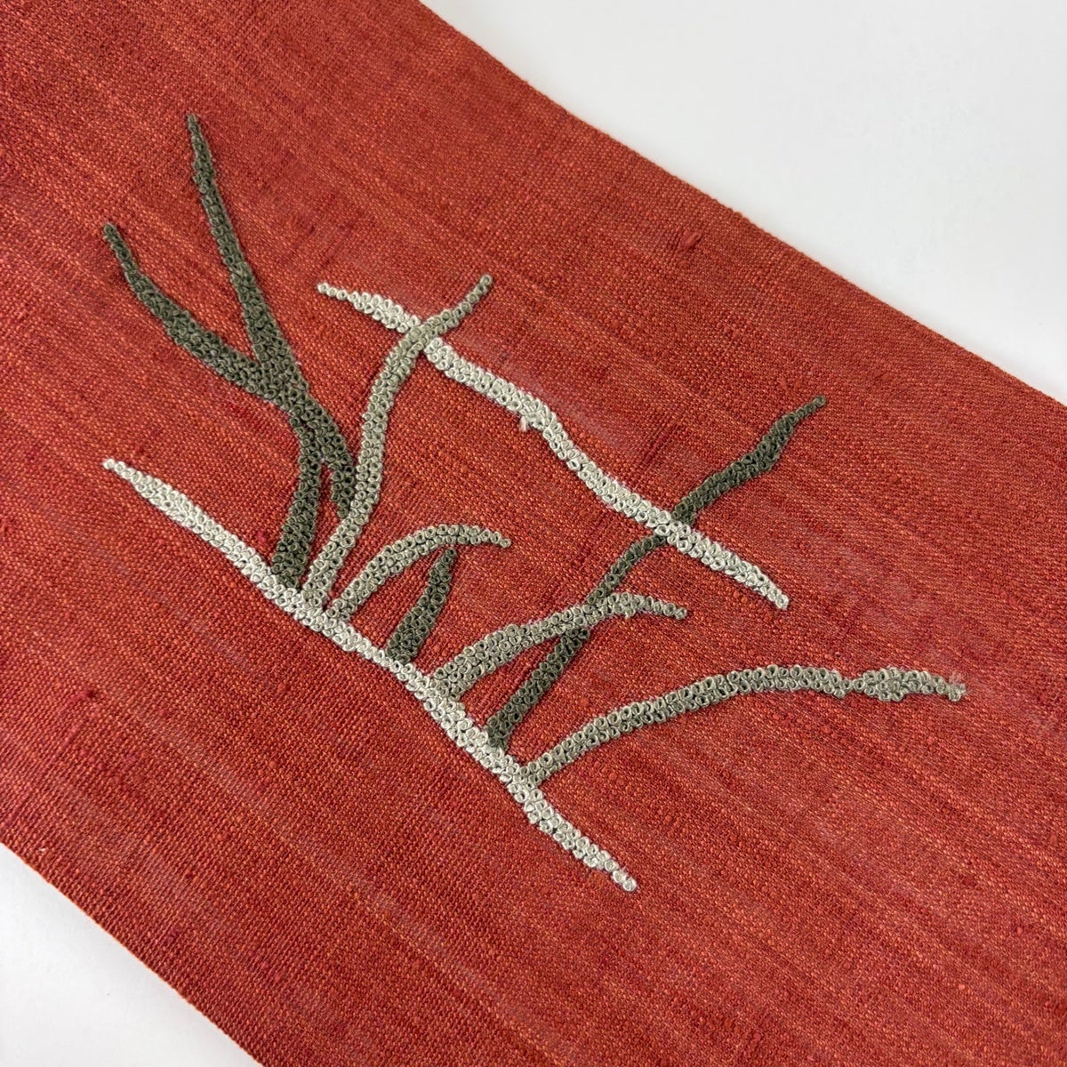 美品】 名古屋帯 秀品 紬地 魚 霞 相良刺繍 汕頭刺繍 赤茶 正絹｜中古